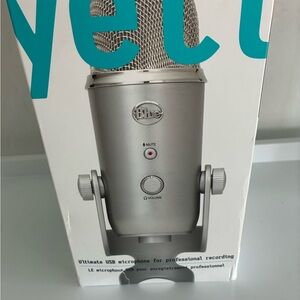 Yeti Professional Silver Microphone open box